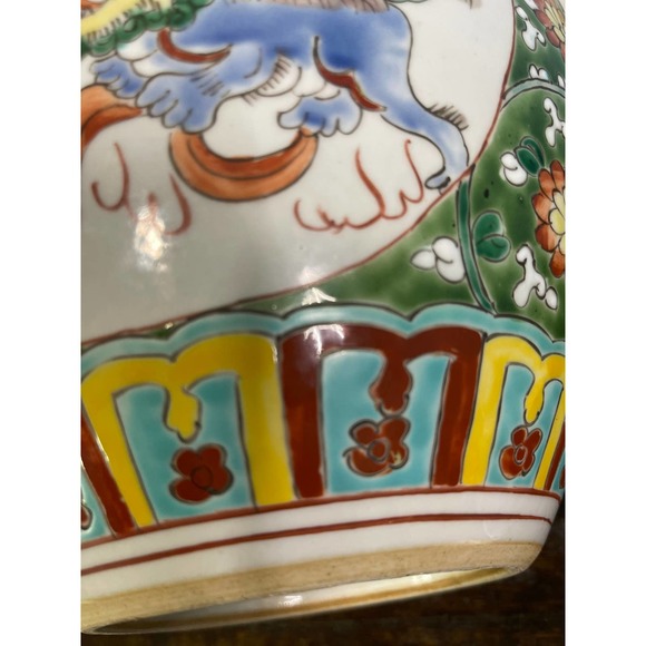 Vintage Chinese Ginger Jar with Foo Dogs. Green, red, and yellow. Stunning! - Picture 6 of 10